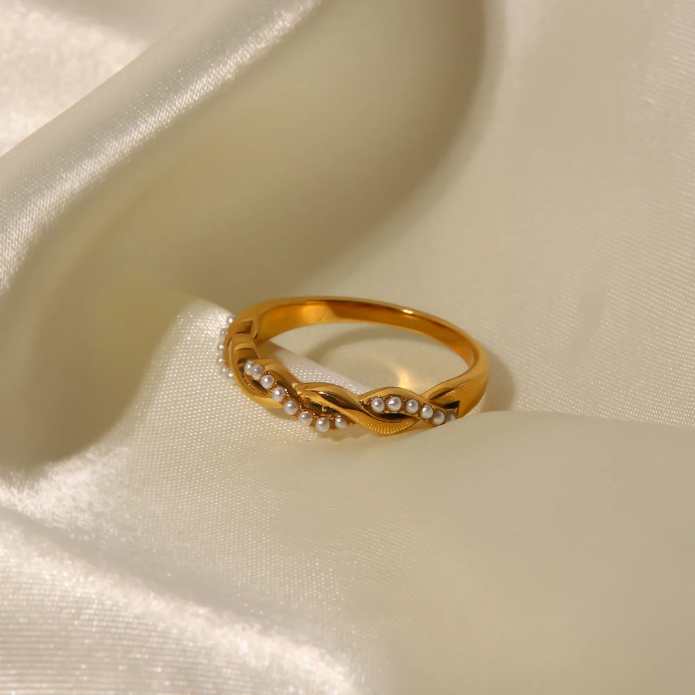 Ariel Pearl Twist Ring