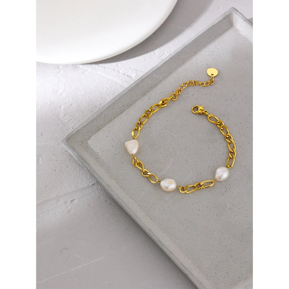 Tres Pearl Bracelet