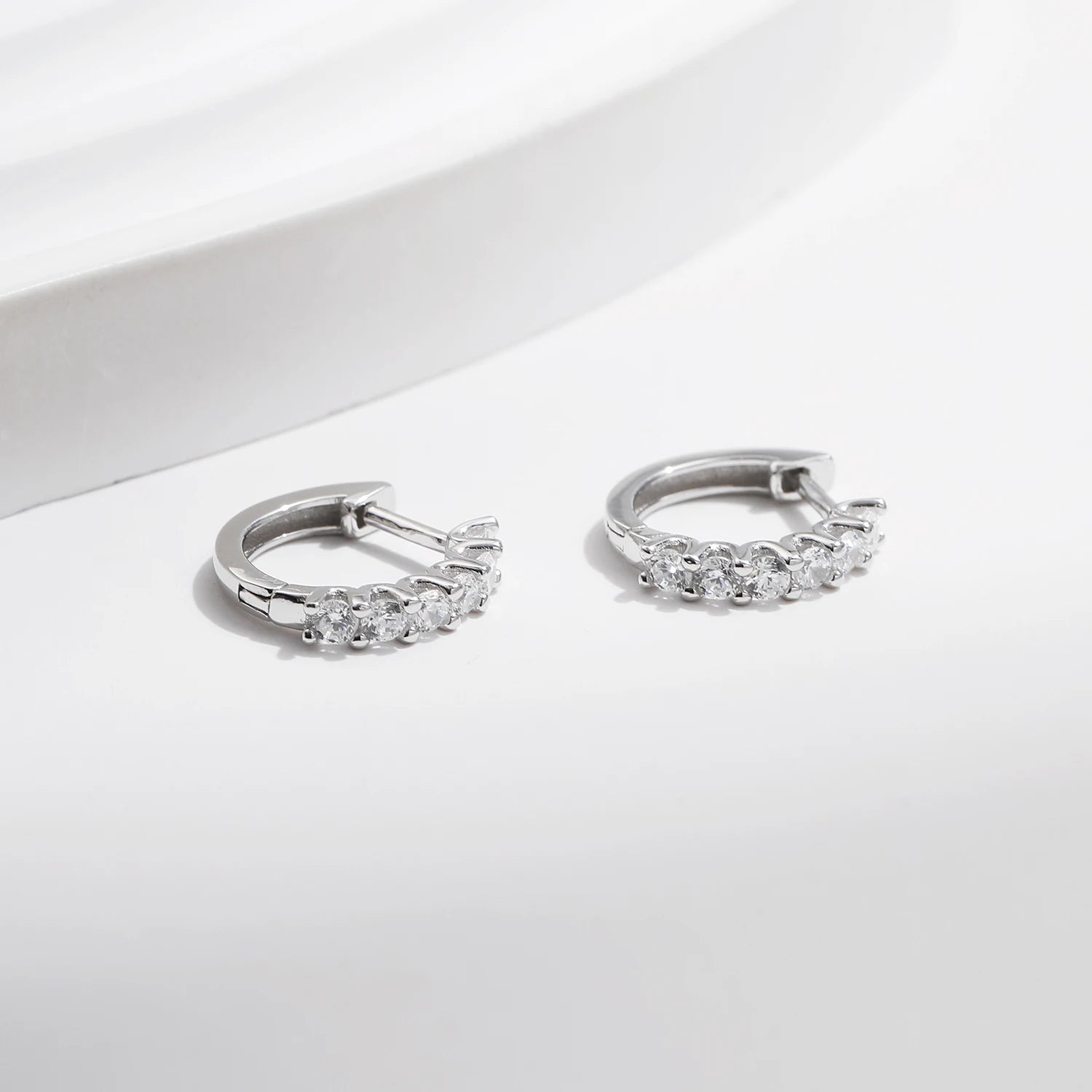 S925 Hollow Sparkling Earring